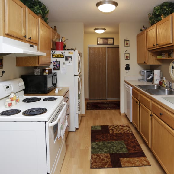 Grove Ridge Apartments in Cottage Grove, MN